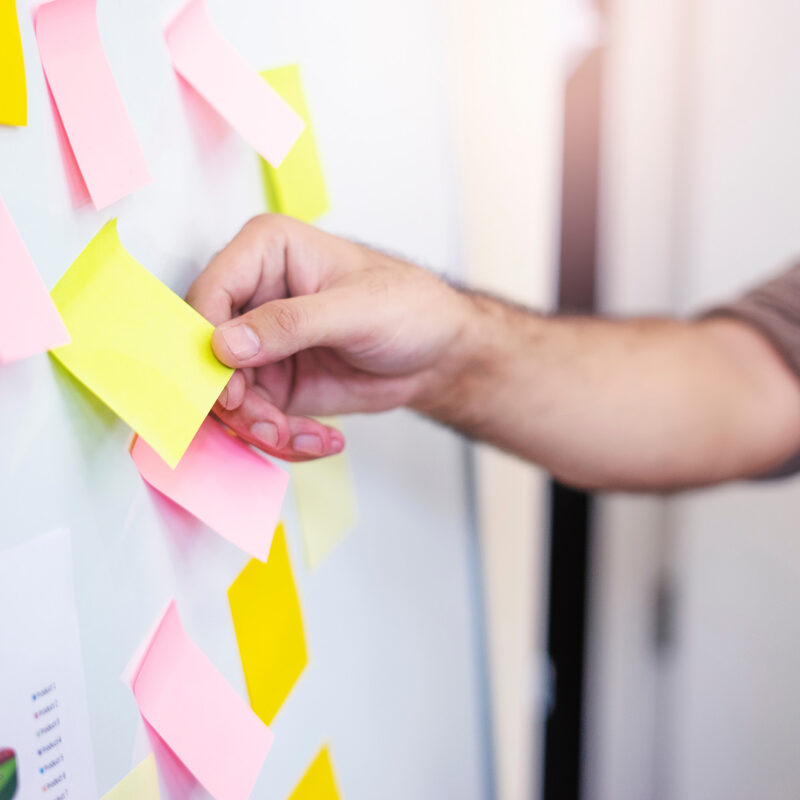 Atelier d'éveil et de partage créatif entre parents et enfants.