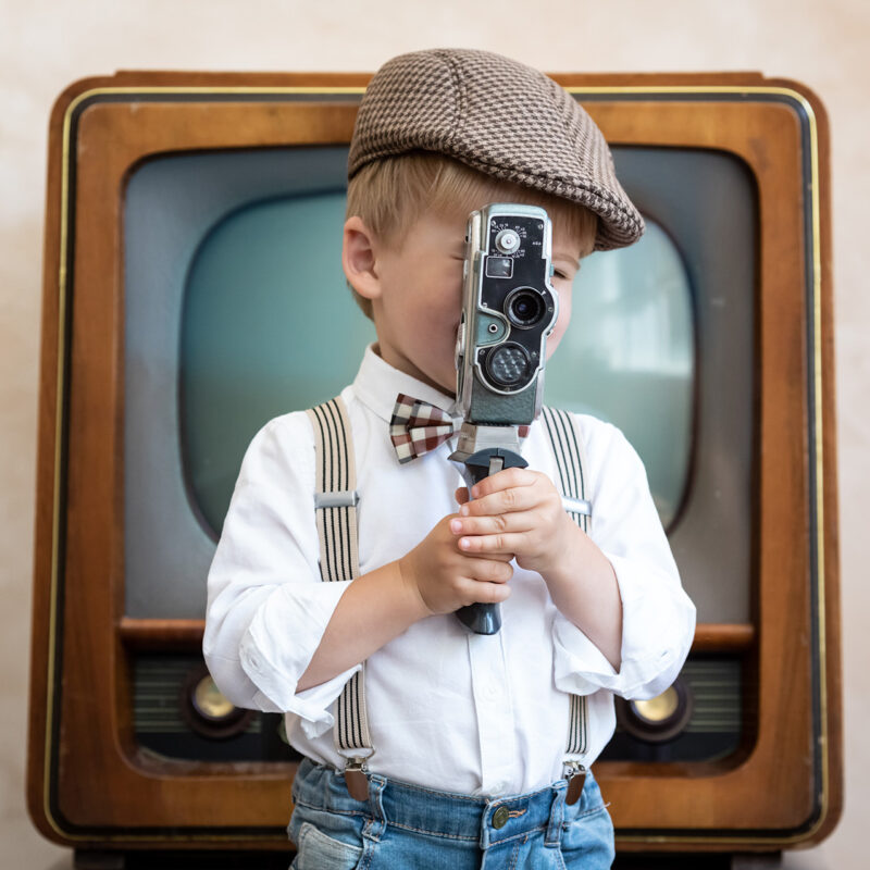 Utilisation de films documentaires pour réfléchir au développement de l'enfant.