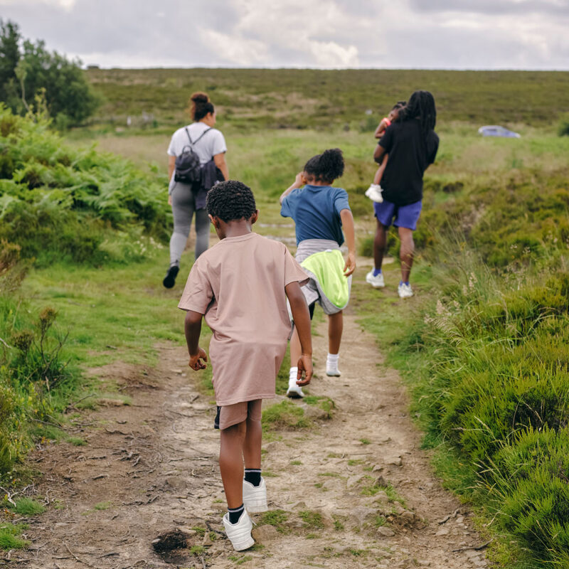 Organisation de sorties détente pour les familles en extérieur.